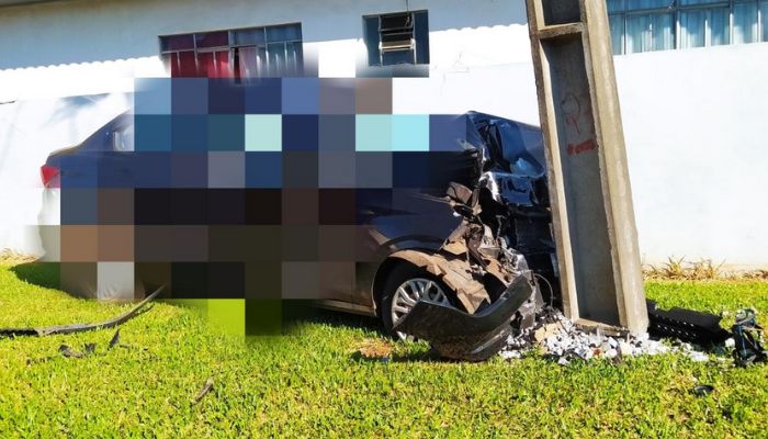 Laranjeiras - Após colisão, veículo invade calçada e mata idoso